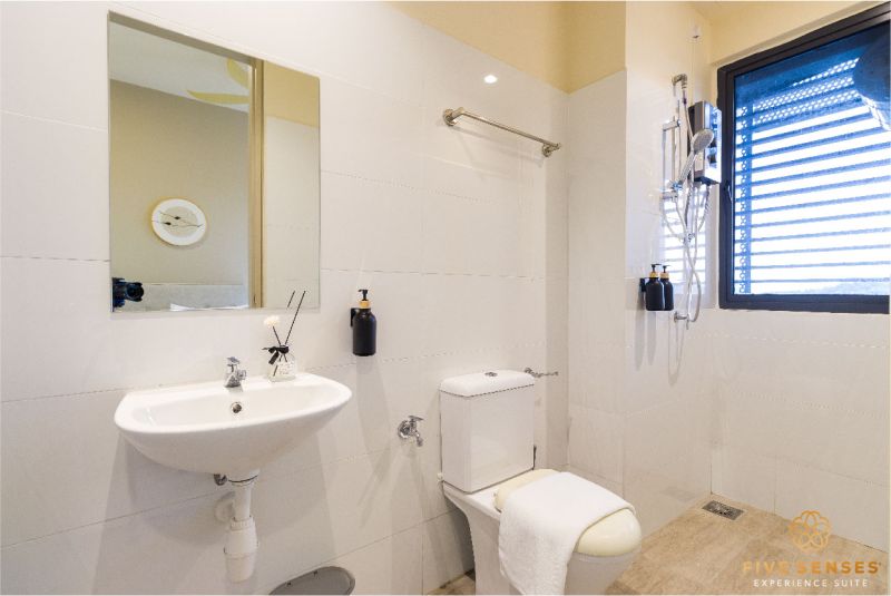 Japandi Premium Studio with Bathtub - room photo 23